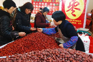 農(nóng)副產(chǎn)品展銷會(huì)火熱開(kāi)幕 市民爭(zhēng)相選購(gòu)備年貨
